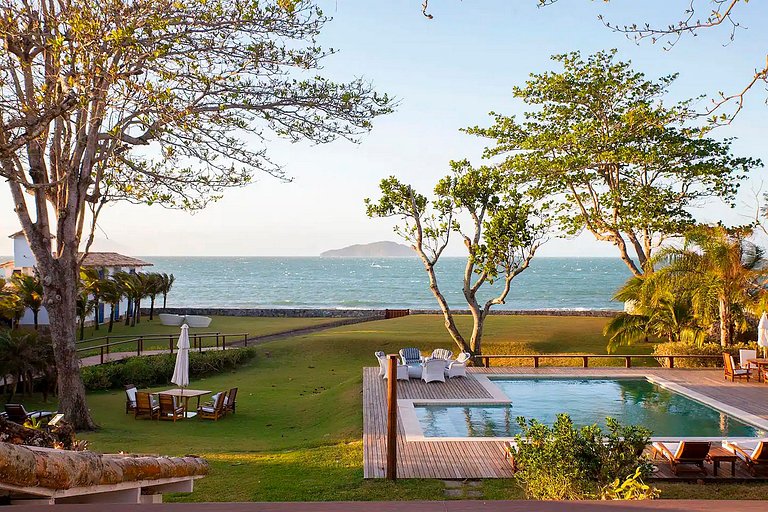 Luxury mansion with pool in Búzios