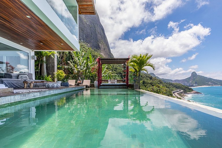 Luxury villa in Joá with beautiful view