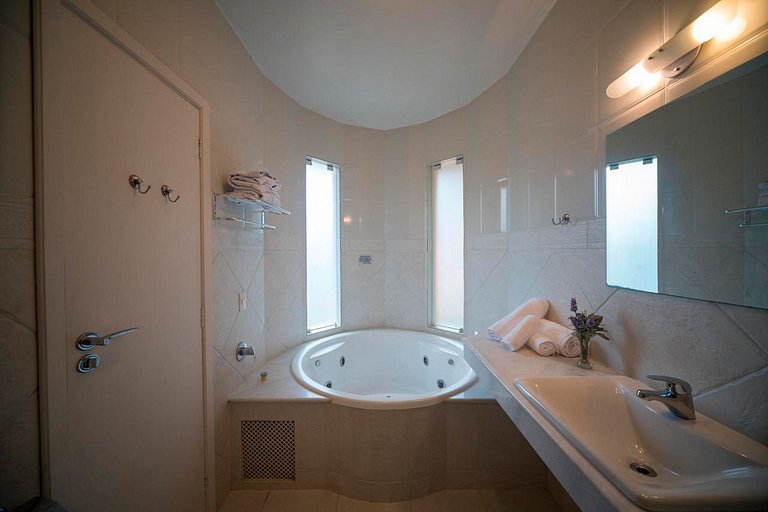 Ita003 - Beautiful house in Itaipava for 24 people