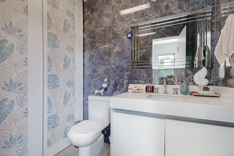 Lindo e novo triplex no Leblon com piscina - Leb003