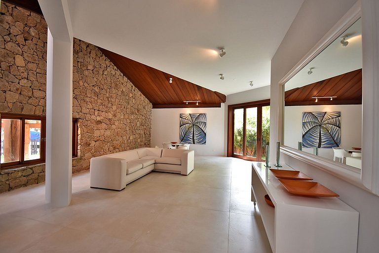 Villa by the beach at Praia do Engenho