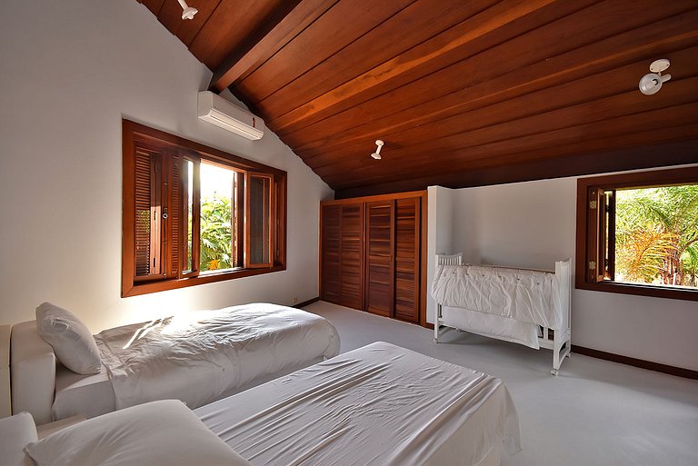 Villa by the beach at Praia do Engenho