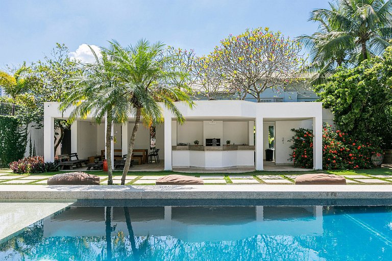 Great 8 bedroom house in Barra da Tijuca