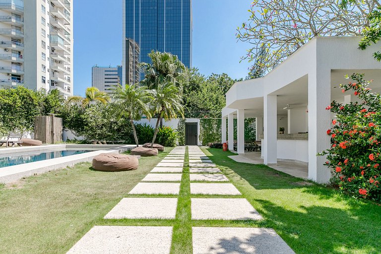 Great 8 bedroom house in Barra da Tijuca