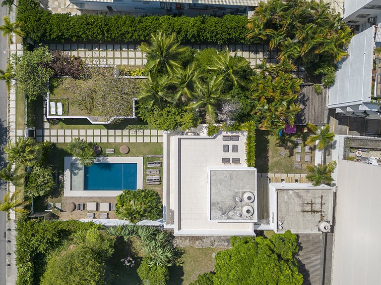 Great 8 bedroom house in Barra da Tijuca