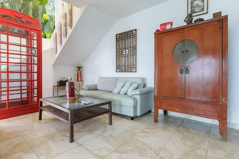 House overlooking the sea in São Conrado