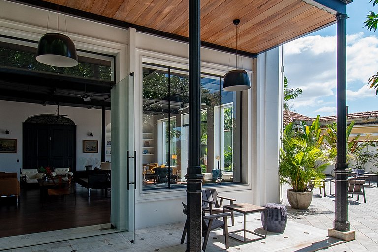 Luxuosa mansão no alto de Santa Teresa