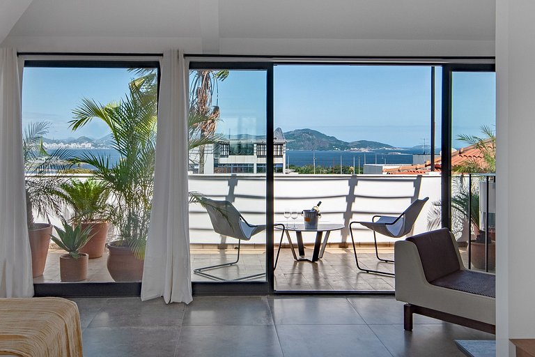 Luxuosa mansão no alto de Santa Teresa - San004