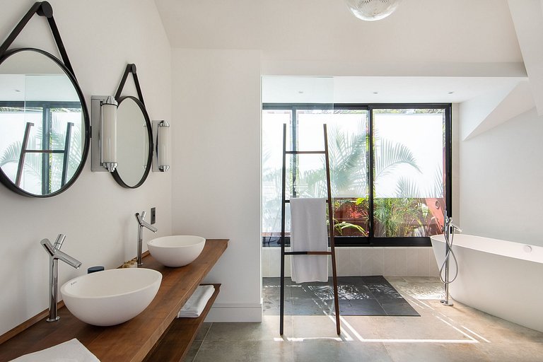 Luxuosa mansão no alto de Santa Teresa