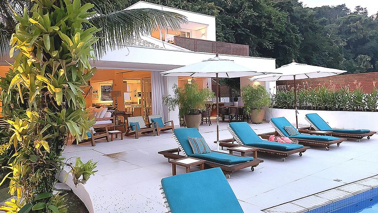 Casa con Piscina junto al Río - Paraty Pty001