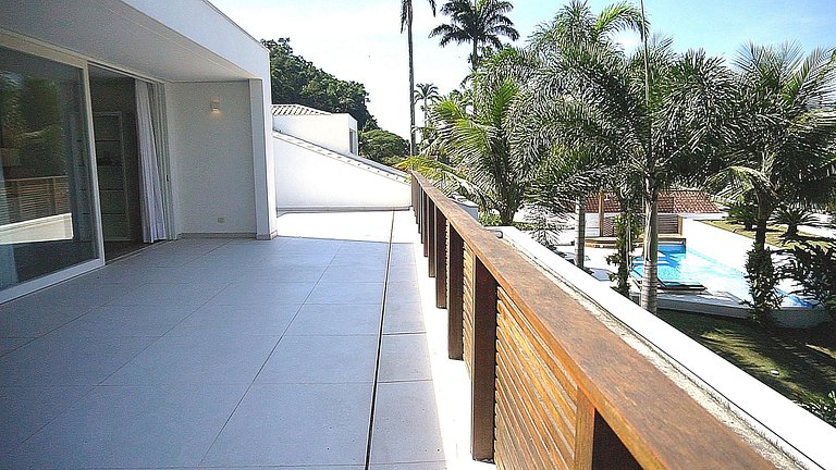 Casa con Piscina junto al Río - Paraty Pty001