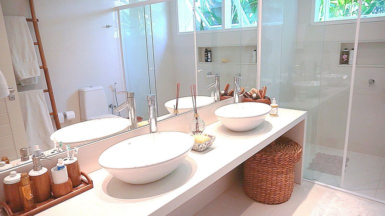 Casa con Piscina junto al Río - Paraty Pty001