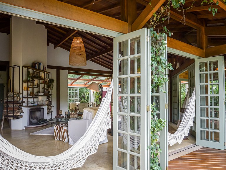 Hermosa casa con piscina en Serra do Rio