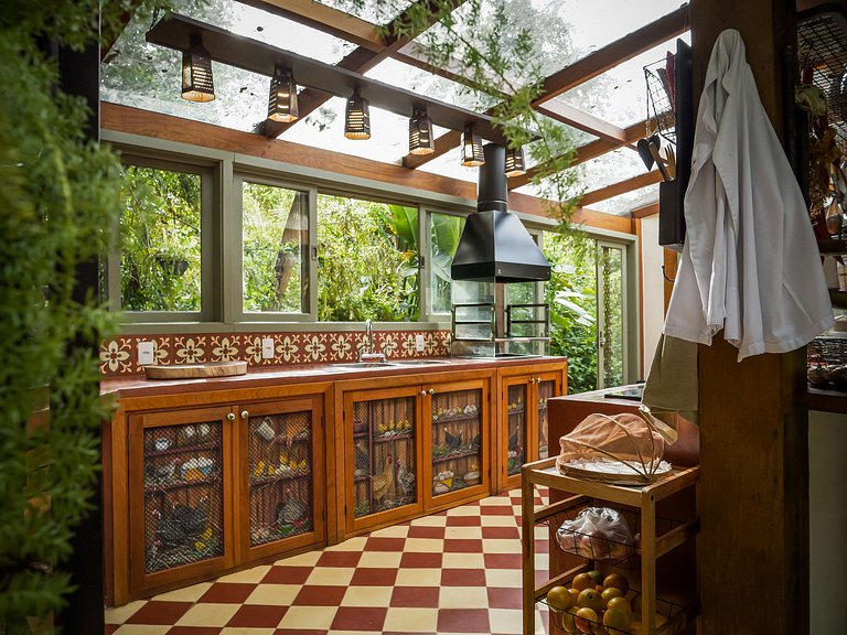 Linda casa com piscina na serra do Rio