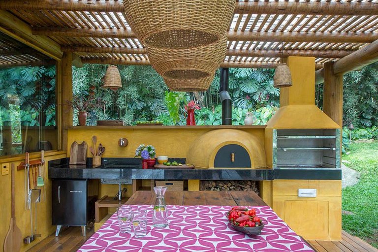 Casa de campo com cachoeira em Petrópolis