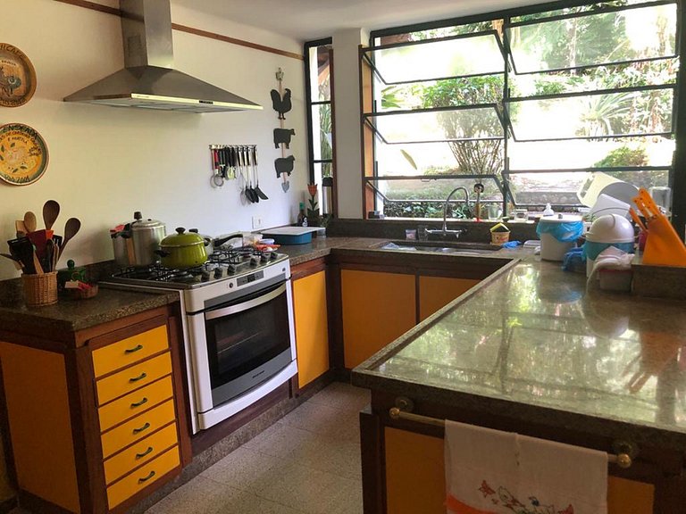 Casa de campo com cachoeira em Petrópolis