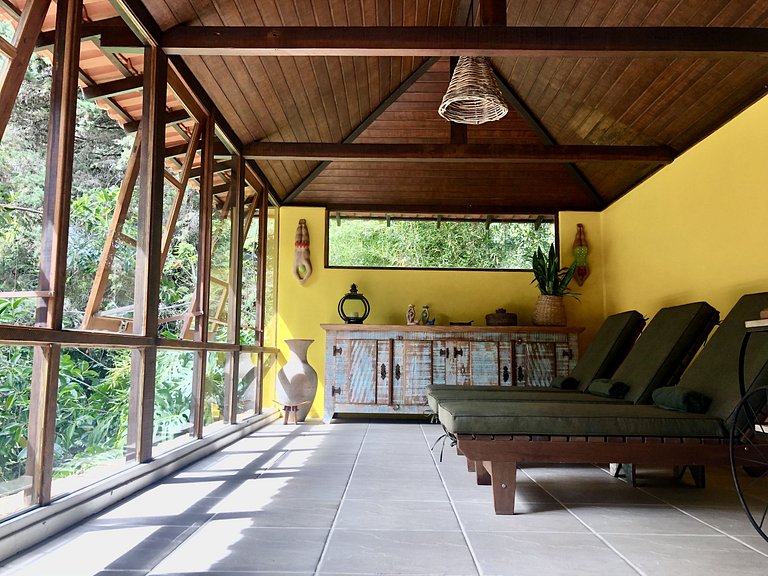 House with waterfall in Petrópolis