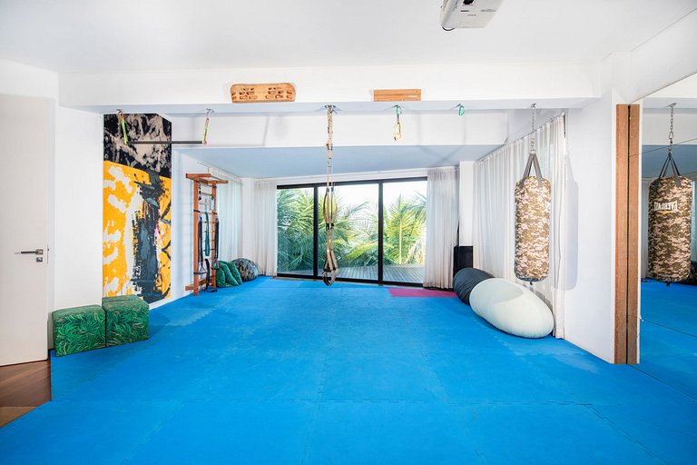 Luxury villa overlooking the sea in Joá