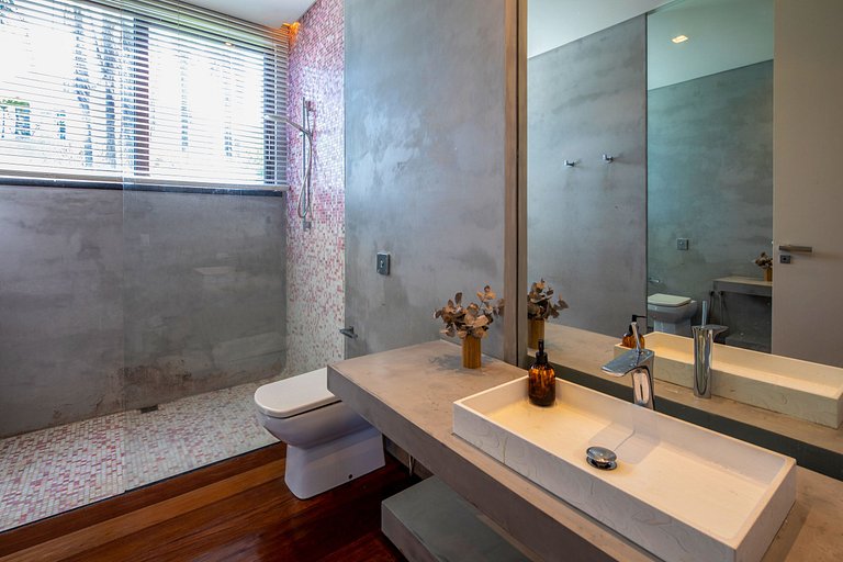 Luxury villa overlooking the sea in Joá