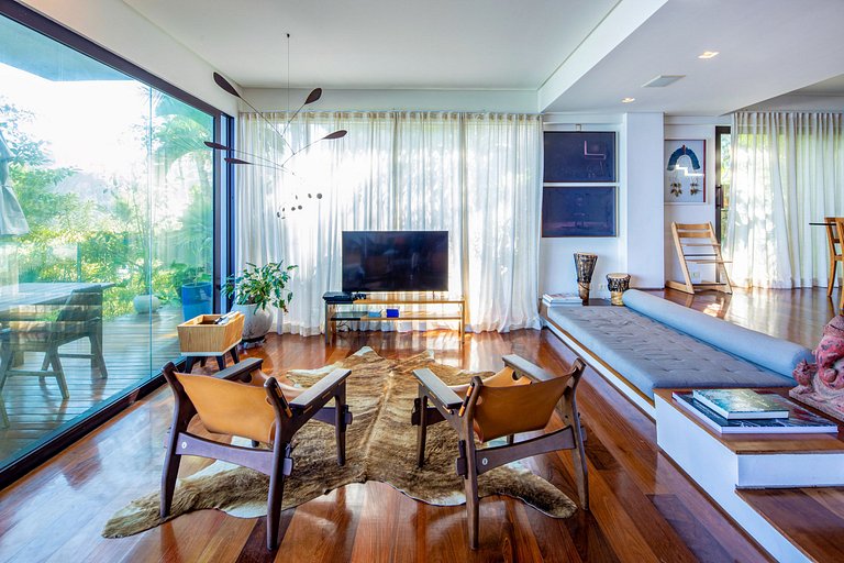 Luxury villa overlooking the sea in Joá