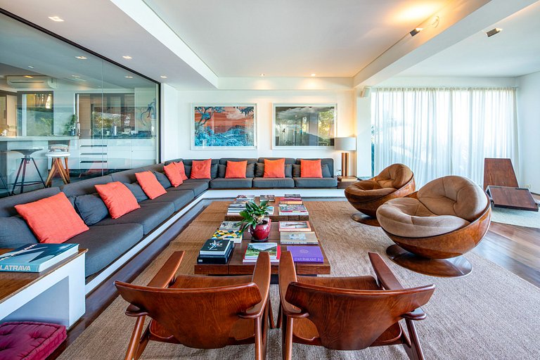 Luxury villa overlooking the sea in Joá