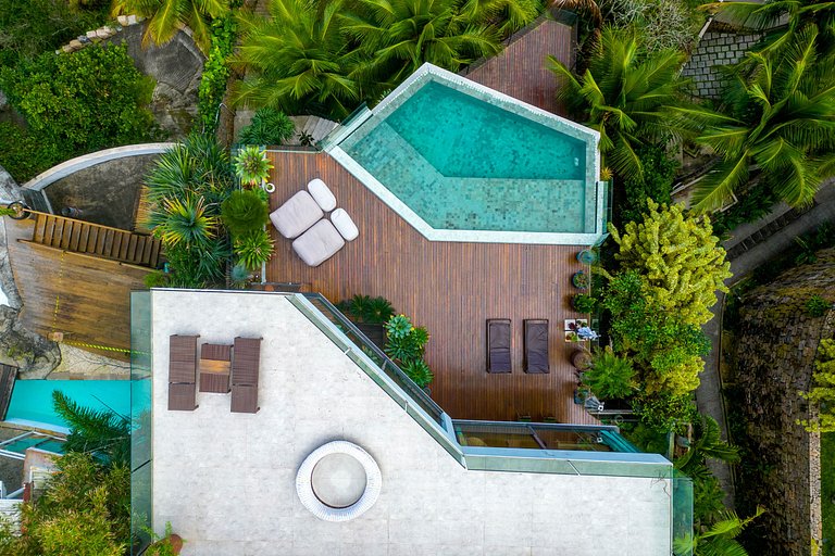 Luxury villa overlooking the sea in Joá