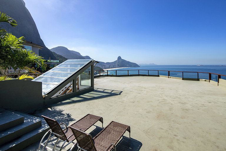 Villa with beautiful sea views in Joa