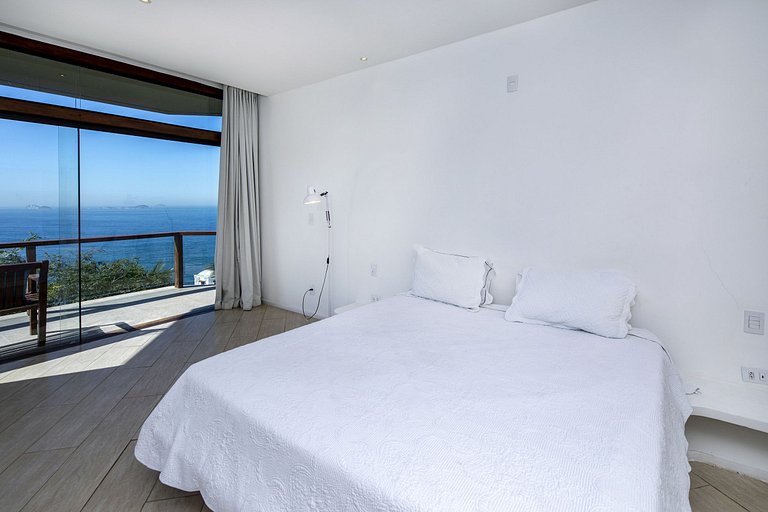 Villa with beautiful sea views in Joa