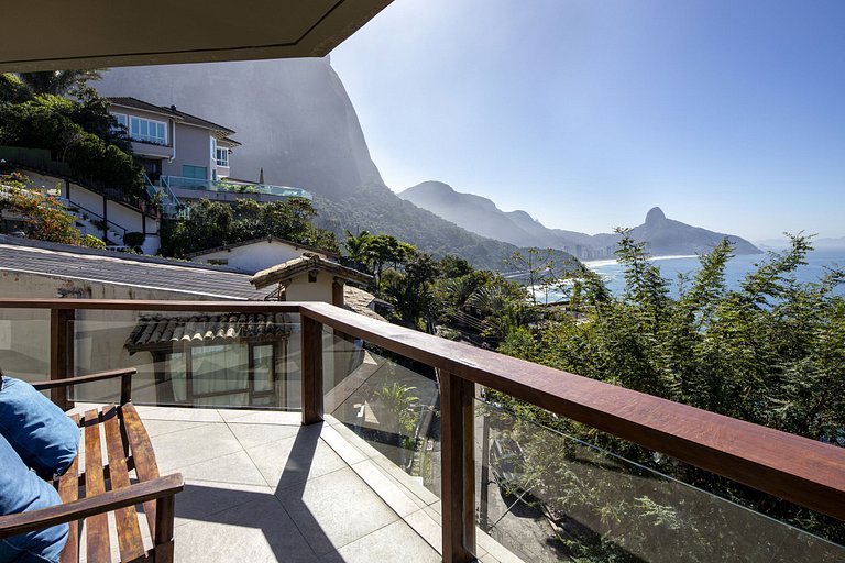 Villa with beautiful sea views in Joa