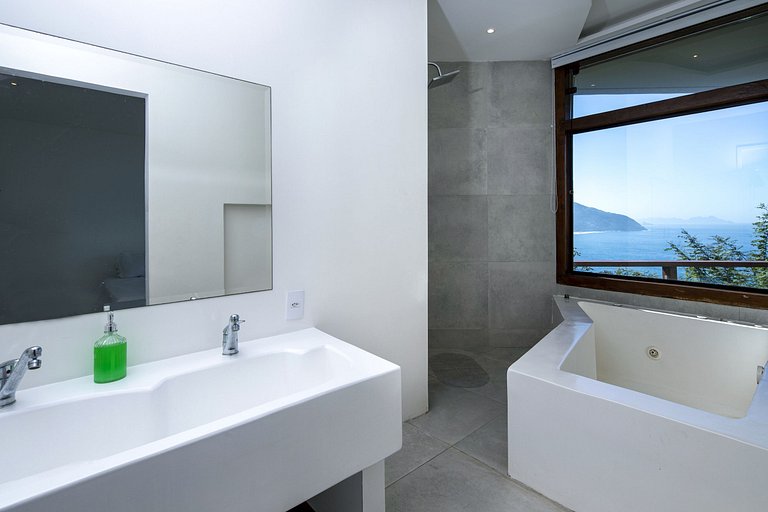 Villa with beautiful sea views in Joa