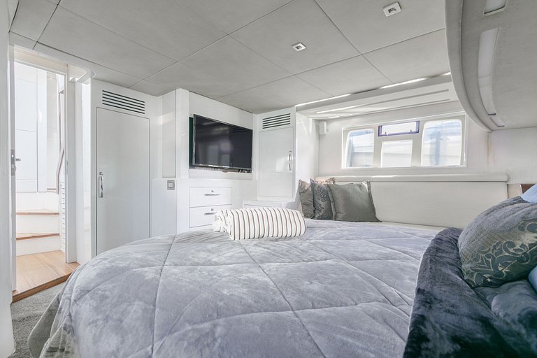 62-foot luxury yacht