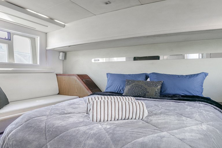 62-foot luxury yacht