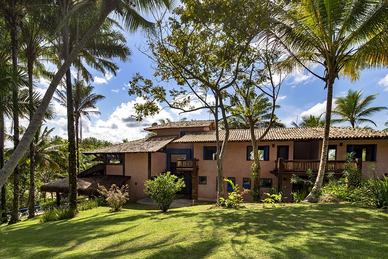 Charming hilltop villa in Itacaré