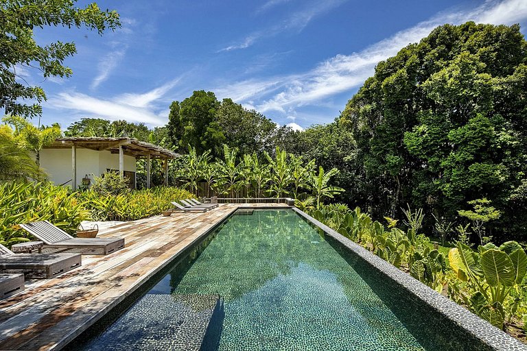 Luxury house with 5 suites in Trancoso