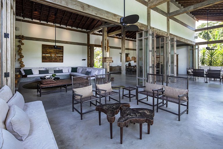 Luxury house with 5 suites in Trancoso