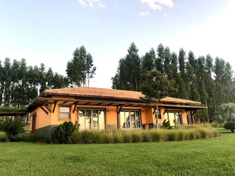 Lindas villas de campo em Itaí