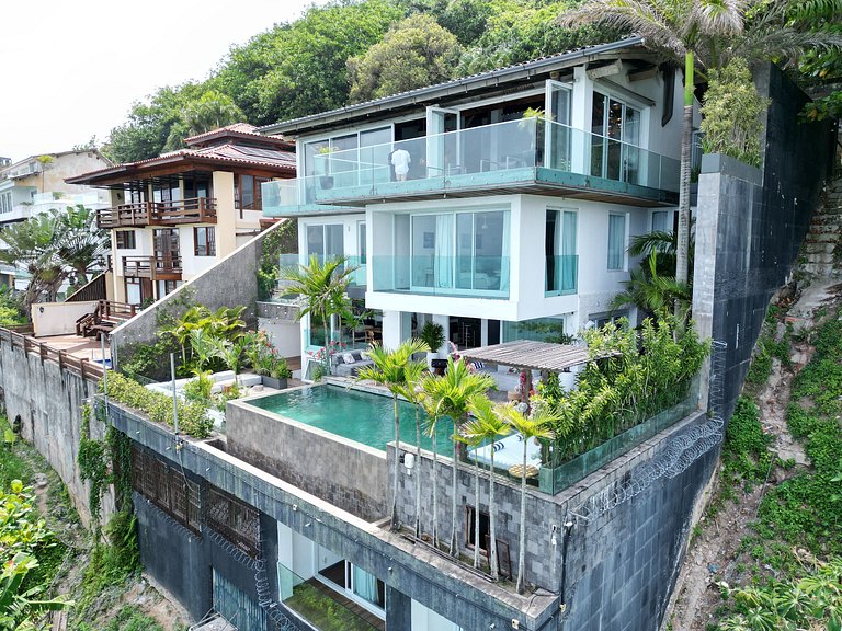 Manoir avec 5 suites à Joá avec belle vue