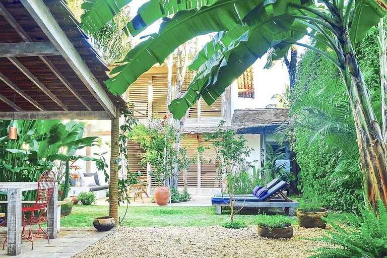 Villa with pool next to Quadrado