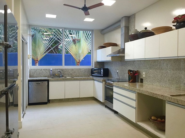 Beachfront house in Arraial d'Ajuda - Adj008