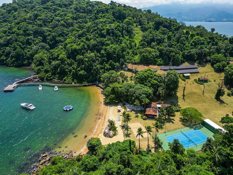 Villa de 9 suites avec plage privée à Angra dos Reis