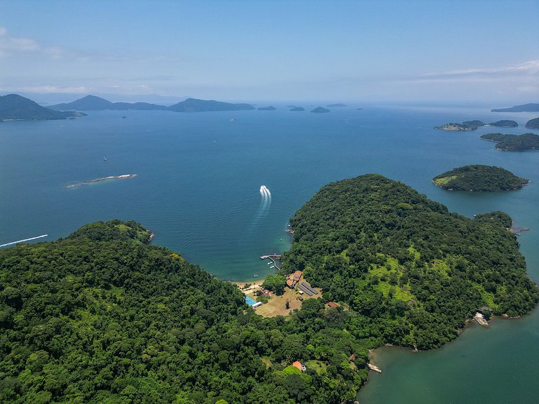 Mansão frente mar em em ilha de Angra dos Reis