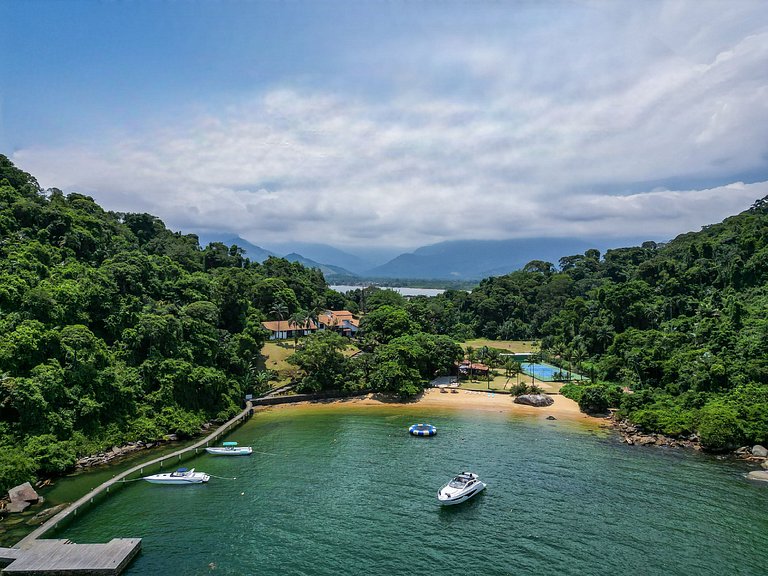 Villa de 9 suites avec plage privée à Angra dos Reis