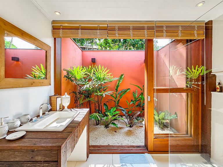 Beachfront villa in Angra dos Reis