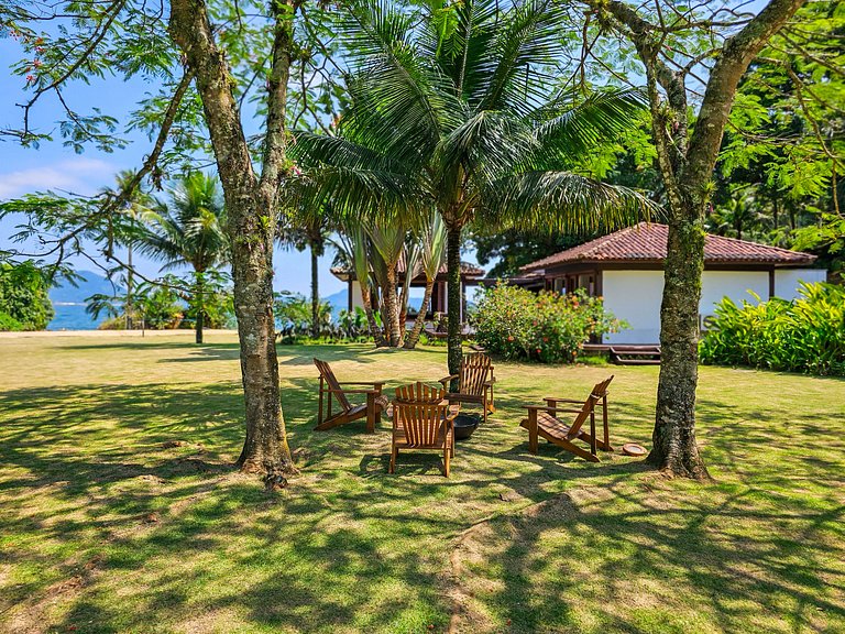 Beachfront villa in Angra dos Reis