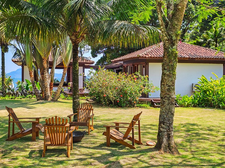 Beachfront villa in Angra dos Reis