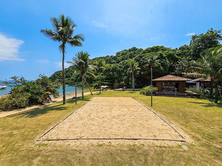 Beachfront villa in Angra dos Reis