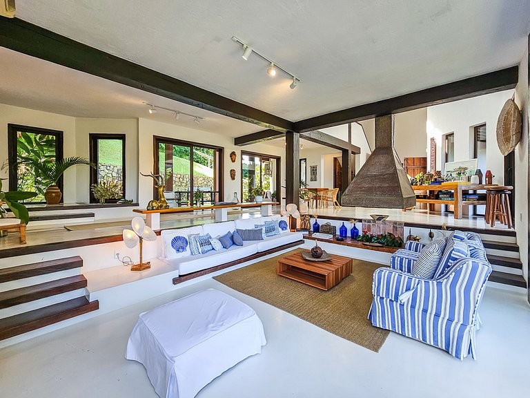 Beachfront villa in Angra dos Reis