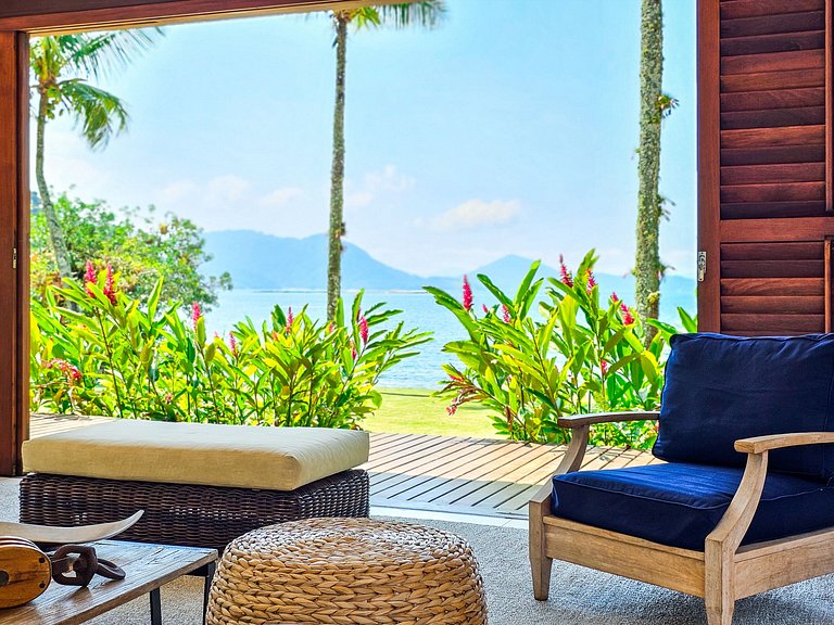 Beachfront villa in Angra dos Reis