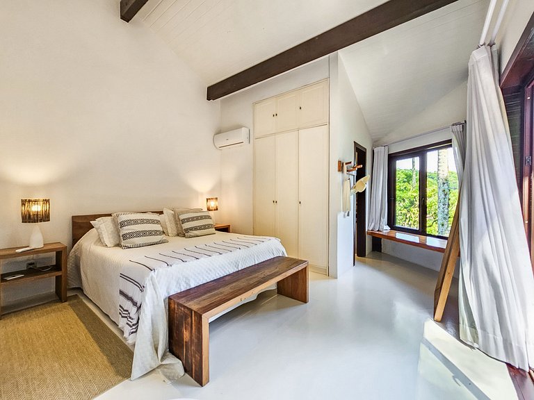 Beachfront villa in Angra dos Reis