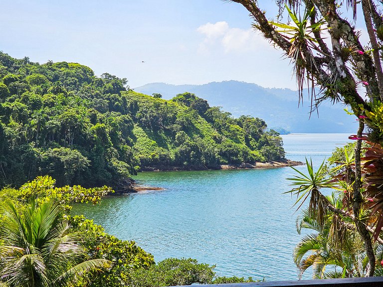 Beachfront villa in Angra dos Reis